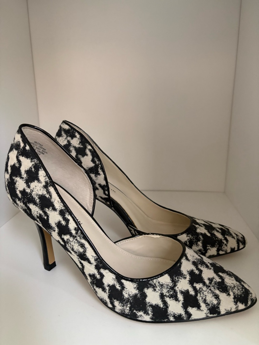 Anne Klein Black and White Houndstooth Pumps Heels Size 6.5 - Picture 3 of 6